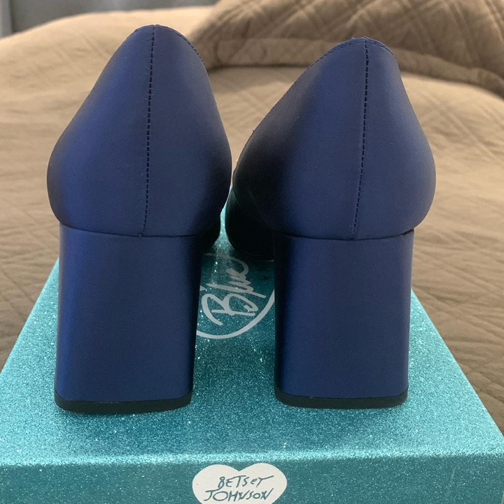 Betsy Johnson NIB Lilly Embellished Satin Dress Pumps/Heels  size 10 - Picture 12 of 17